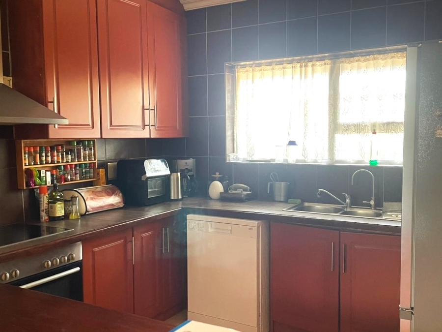To Let 3 Bedroom Property for Rent in Country Club Western Cape